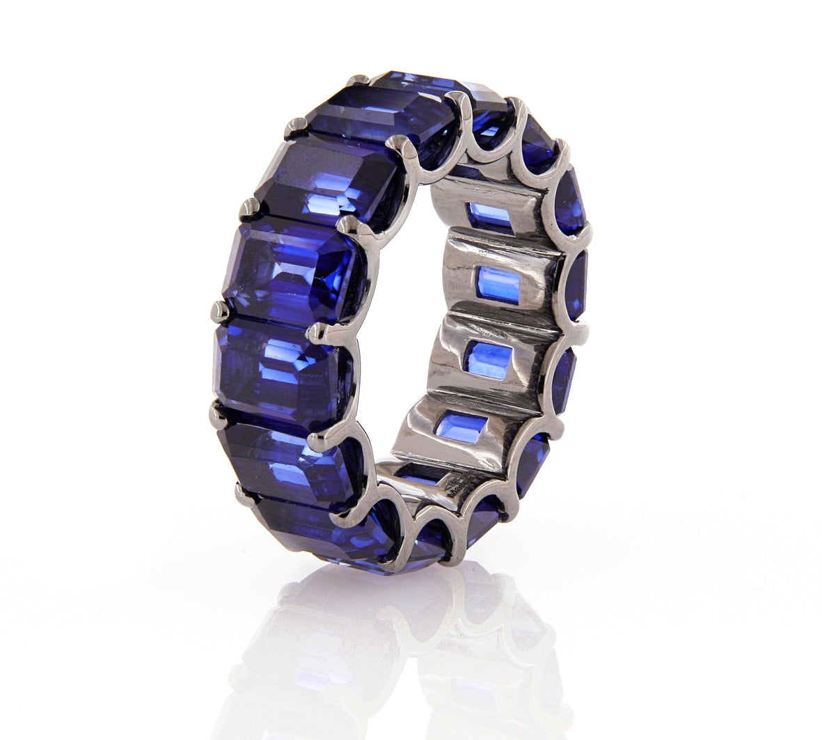 Dipinto White Gold Ring w/ Blue Sapphire